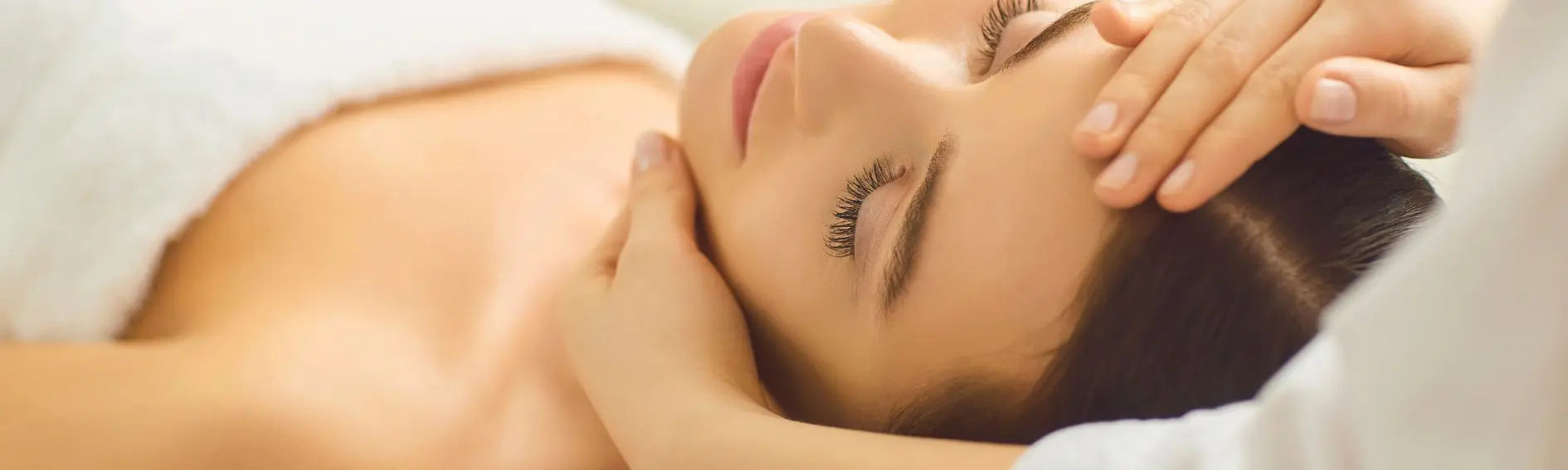 Imagen de la línea Belleza Natural de Alternativ, creada con ingredientes naturales para cuidar, equilibrar y realzar la belleza de tu piel de forma saludable y consciente.